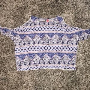 Open arm patterned top 💜